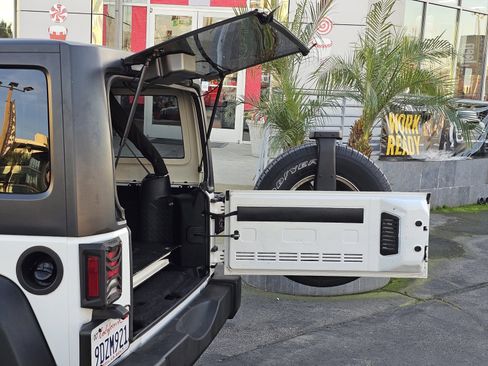 Used 2018 Jeep Wrangler Unlimited Sport S image 8