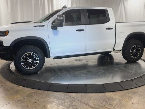 Used 2024 Chevrolet Silverado 1500 ZR2 w/ Technology Package image 6