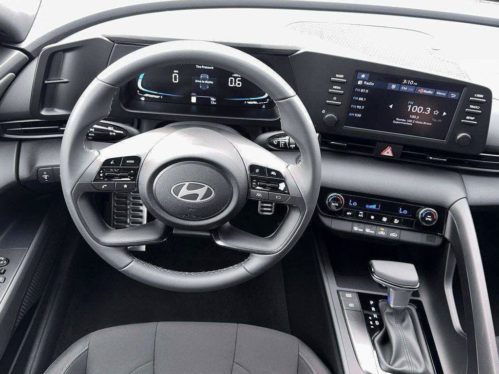 New 2026 Hyundai Elantra SEL Sport FWD image 17