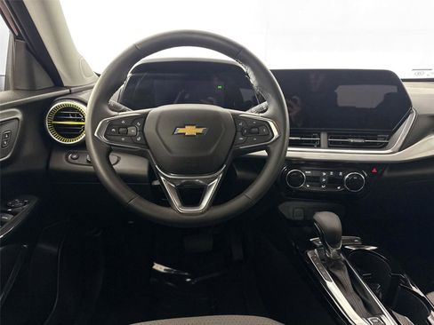 Used 2024 Chevrolet Trax LT w/ Driver Confidence Package FWD image 29