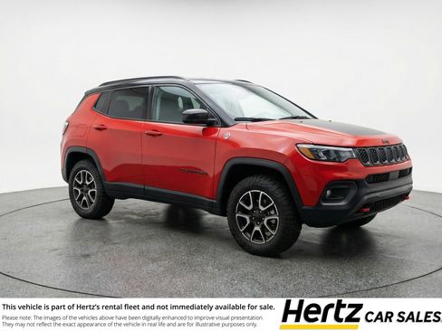 Used 2025 Jeep Compass Trailhawk image 1
