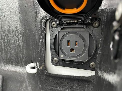 Used 2023 Chevrolet Silverado 1500 Custom image 12