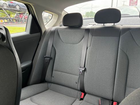 Used 2025 Kia K4 LXS image 38