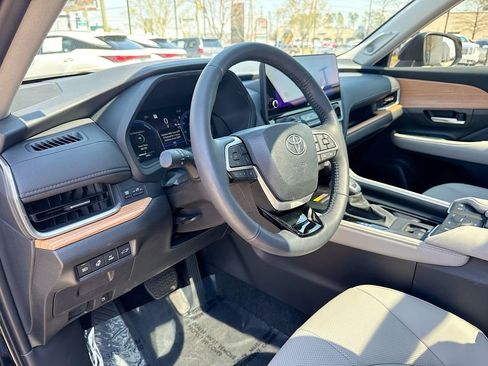 Used 2025 Toyota Grand Highlander AWD Hybrid image 20