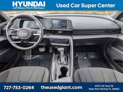 Used 2025 Hyundai Elantra Sport image 14