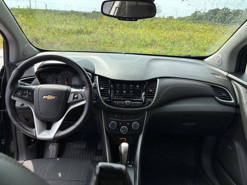 Used 2018 Chevrolet Trax LT w/ Sun & Sound Package AWD/4WD image 18