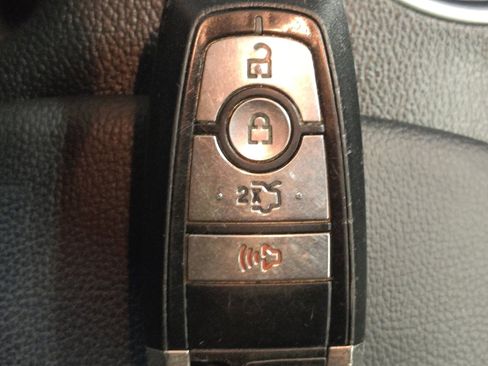 Used 2018 Ford Mustang Coupe RWD image 32