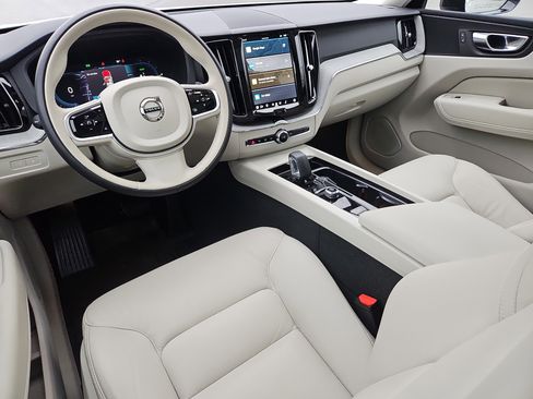 Used 2025 Volvo XC60 T8 Plus w/ Protection Package Premier image 3