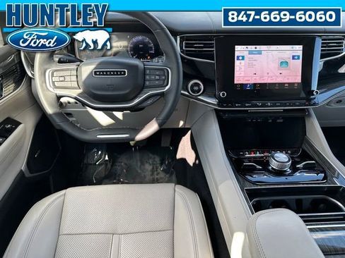Used 2022 Jeep Wagoneer Series III w/ Convenience Group I AWD/4WD image 18