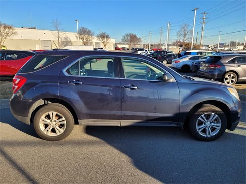 Used 2017 Chevrolet Equinox LS image 2