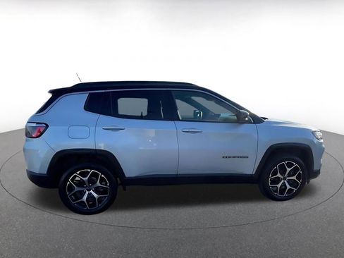Used 2025 Jeep Compass Limited AWD/4WD image 16