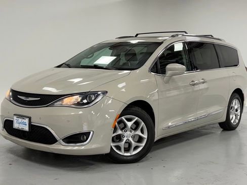 Used 2020 Chrysler Pacifica Touring-L Plus w/ Tire & Wheel Group image 1