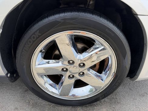 Used 2011 Dodge Avenger Lux FWD image 17