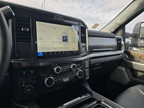 New 2026 Ford F250 Lariat image 25