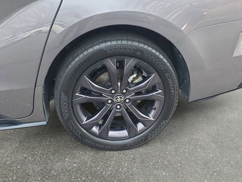 Used 2022 Toyota Sienna XSE image 34