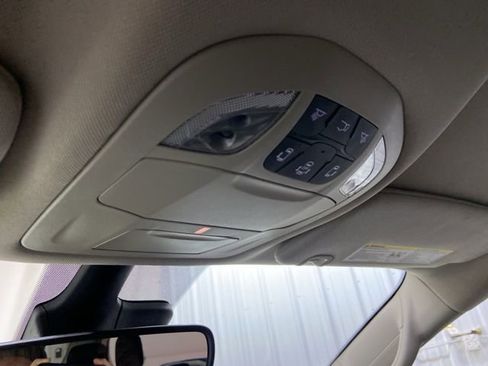 Used 2023 Chrysler Pacifica Touring-L FWD image 36