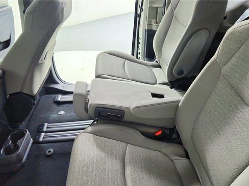 Used 2024 Toyota Sienna LE image 31