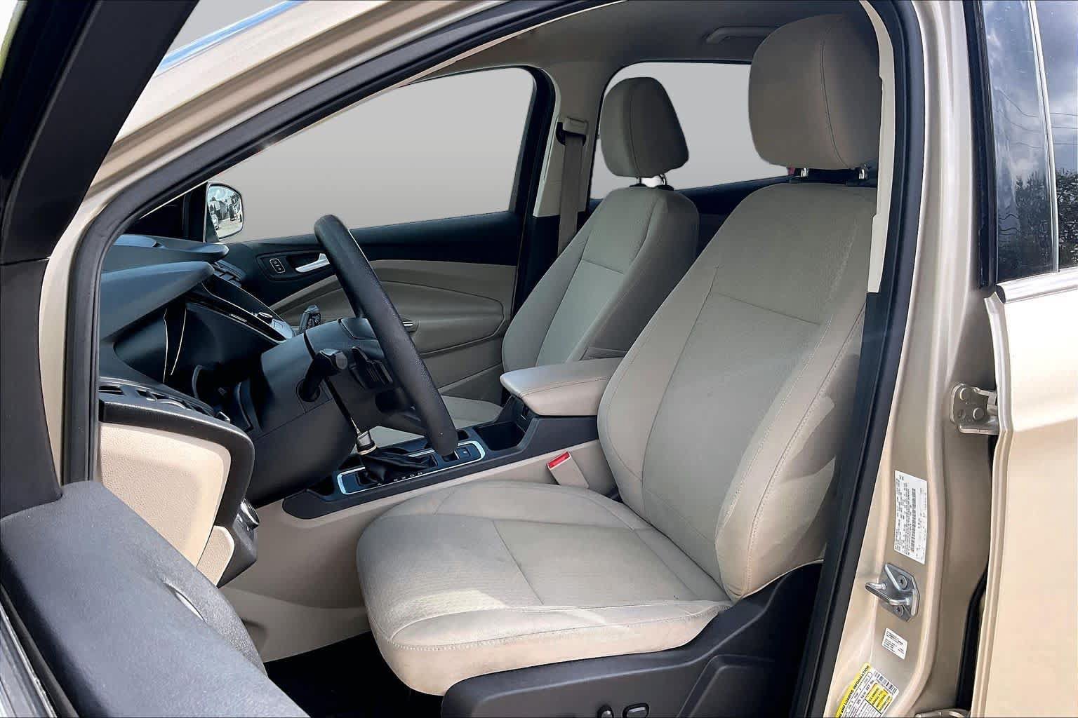 Used 2017 Ford Escape SE w/ Equipment Group 201A FWD image 8