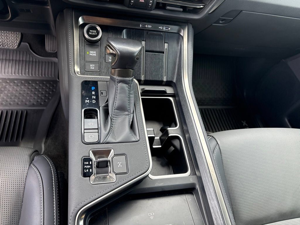 Used 2025 Lexus GX 550 w/ Accessory Package (Z1) AWD/4WD image 15