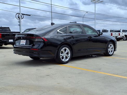 Used 2023 Honda Accord LX image 5