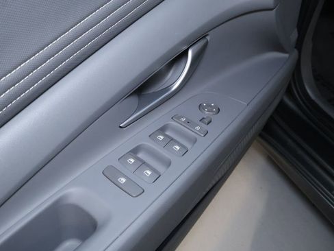 Used 2025 Hyundai Elantra SEL image 12