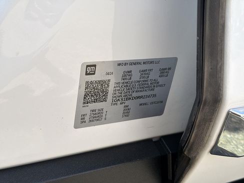 Used 2024 GMC Yukon SLT RWD image 34