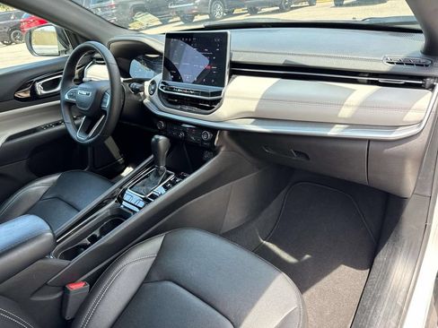 Used 2025 Jeep Compass Limited AWD/4WD image 12