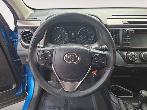 Used 2018 Toyota RAV4 LE image 12