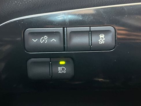 Certified 2017 Toyota Prius Two w/ Carpet Mat Package FWD image 28