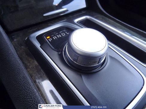 Used 2016 Chrysler 300 C image 35