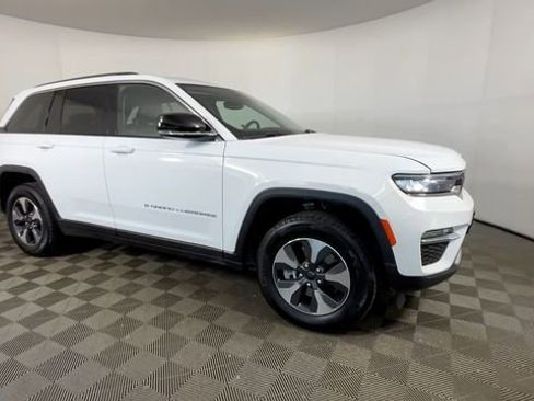 Used 2023 Jeep Grand Cherokee 4WD 4xe image 2