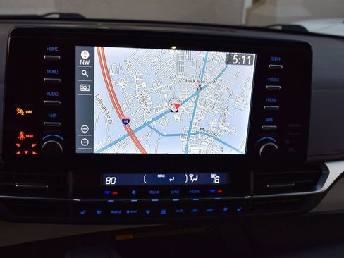 Used 2022 Toyota Sienna Platinum image 31