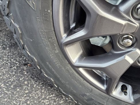 New 2025 Ford Bronco Badlands image 14