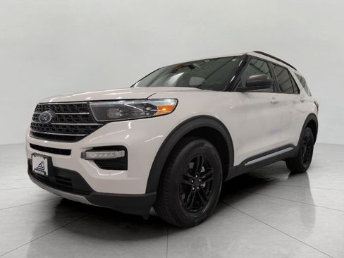 Used 2024 Ford Explorer XLT w/ Equipment Group 202A AWD/4WD image 12