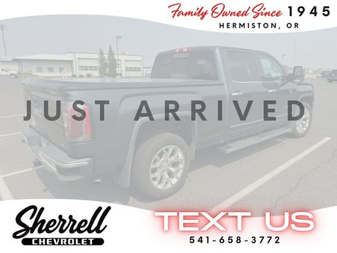 Used 2017 GMC Sierra 1500 SLT w/ SLT Premium Package AWD/4WD image 4