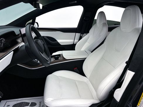 Used 2022 Tesla Model X image 18