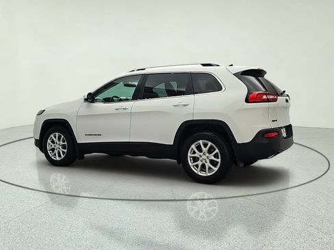 Used 2017 Jeep Cherokee Latitude w/ True North Edition AWD/4WD image 4