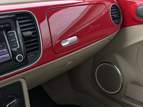 Used 2014 Volkswagen Beetle 1.8T image 25