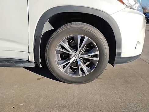 Used 2018 Toyota Highlander Plus image 15