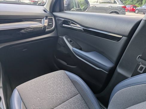 Used 2025 Kia Seltos S AWD/4WD image 17