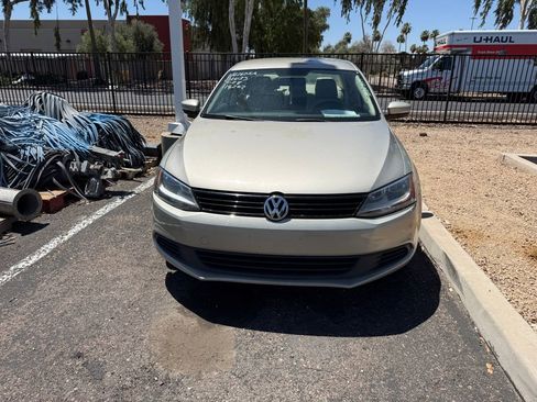 Used 2014 Volkswagen Jetta SE FWD image 2