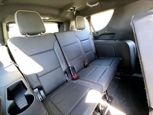 Used 2023 GMC Yukon XL SLT w/ SLT Premium Package AWD/4WD image 15