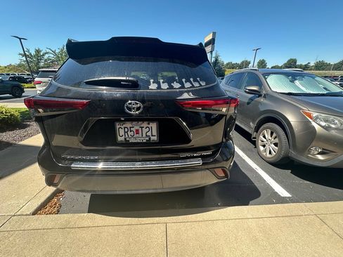 Used 2023 Toyota Highlander Limited AWD/4WD image 4