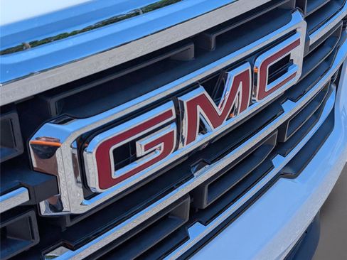 Used 2026 GMC Acadia Elevation w/ Elevation Premium Package FWD image 5