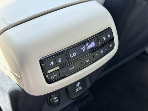 Used 2024 Hyundai Palisade Limited FWD image 17
