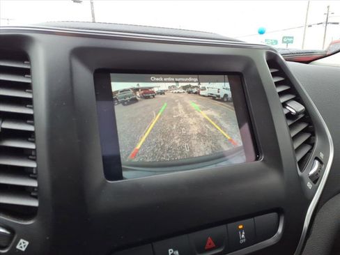 Used 2021 Jeep Cherokee Latitude Plus w/ Sun & Sound Group image 23