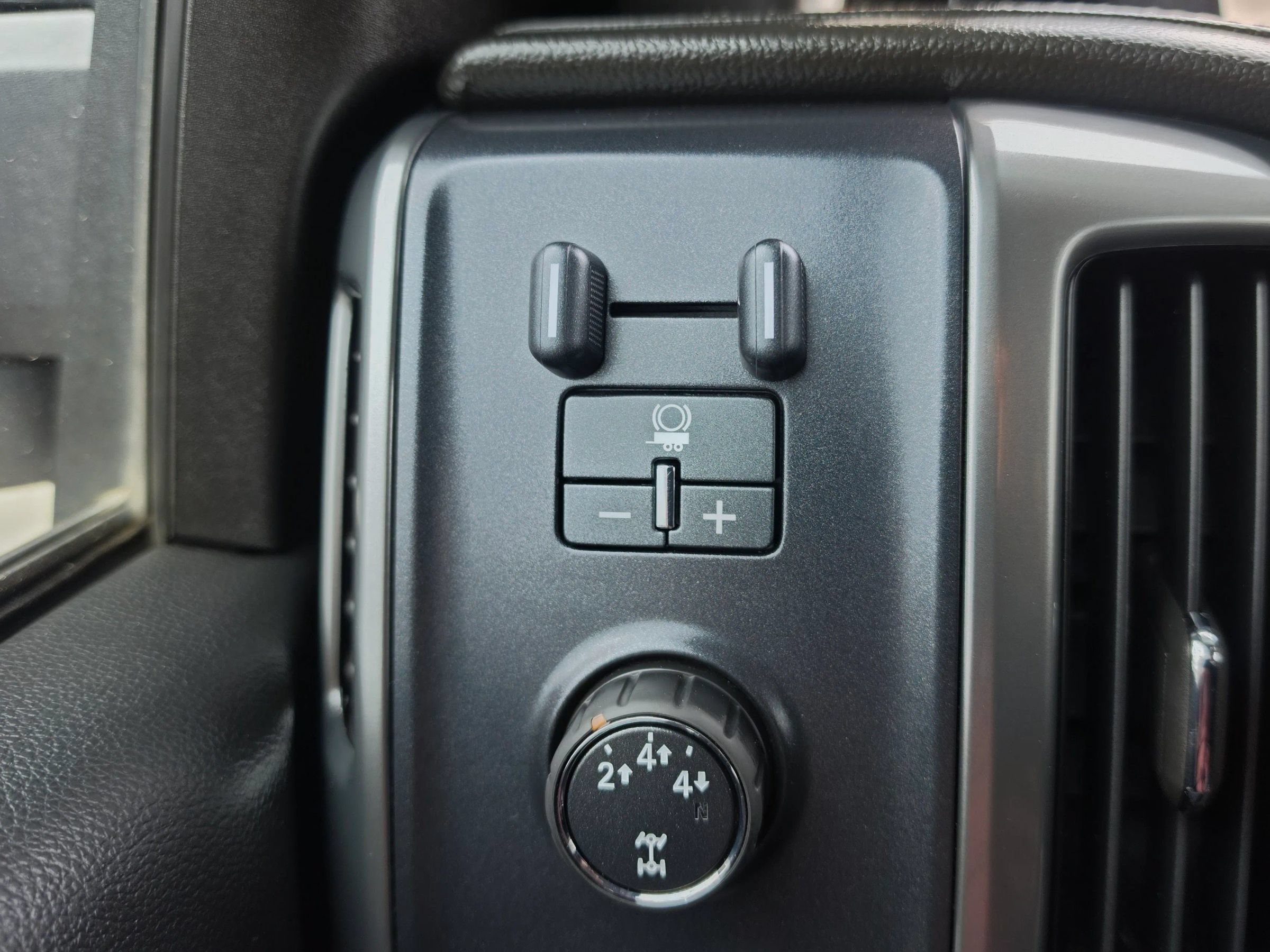Used 2015 Chevrolet Silverado 2500 LTZ w/ Duramax Plus Package AWD/4WD image 22