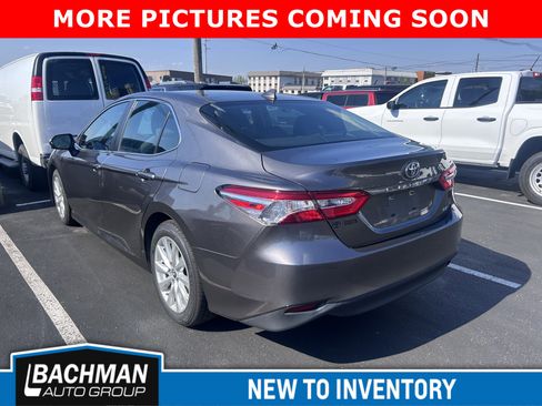 Used 2019 Toyota Camry LE image 5