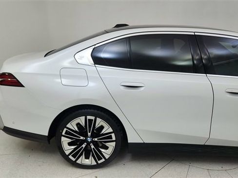 Used 2025 BMW 540i xDrive image 7