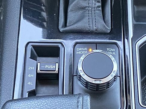 Used 2022 Toyota Tundra Limited AWD/4WD image 33